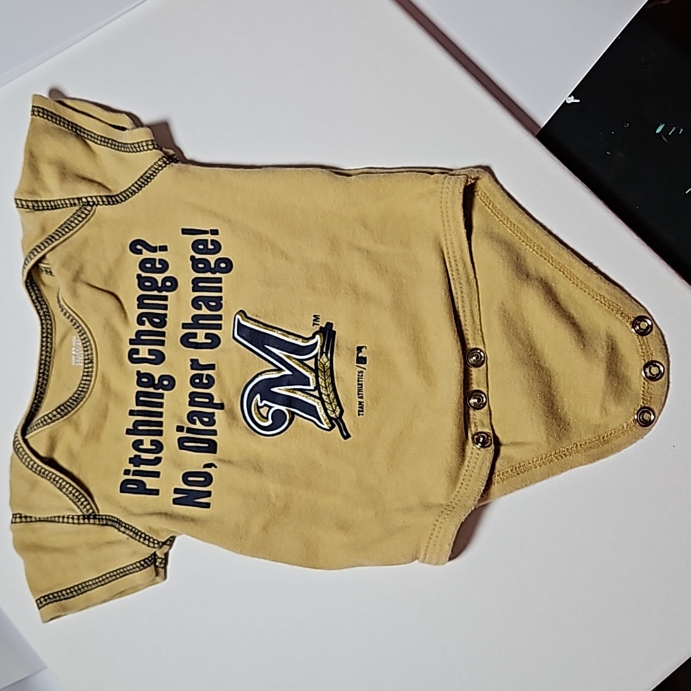 Milwaukee brewers 0-3 Months